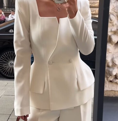 Woman's Two-button Square Collar Blazer
