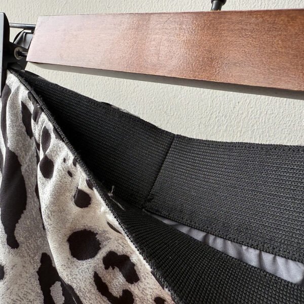 cd5b1e49-75db-4e82-b8c4-d00831bae8f3 Women's Polyester Leopard Print