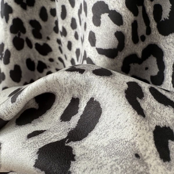 f189ba77-e913-493d-acac-26b3bb3f2bf3 Women's Polyester Leopard Print